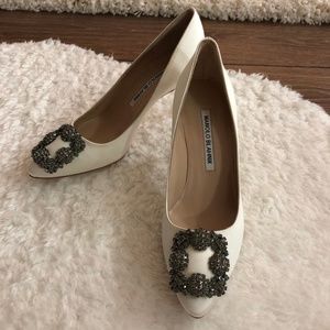 Manolo Blahnik White satin Hangisi 75mm